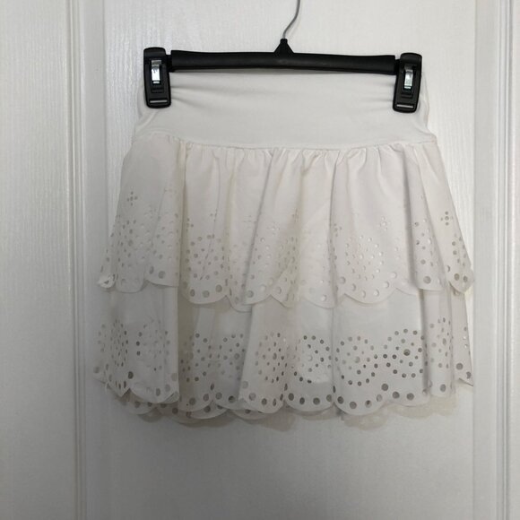 Offline By Aerie White Eyelet Tiered Skirt With Built-In Shorts Size Medium NWOT - Picture 1 of 6